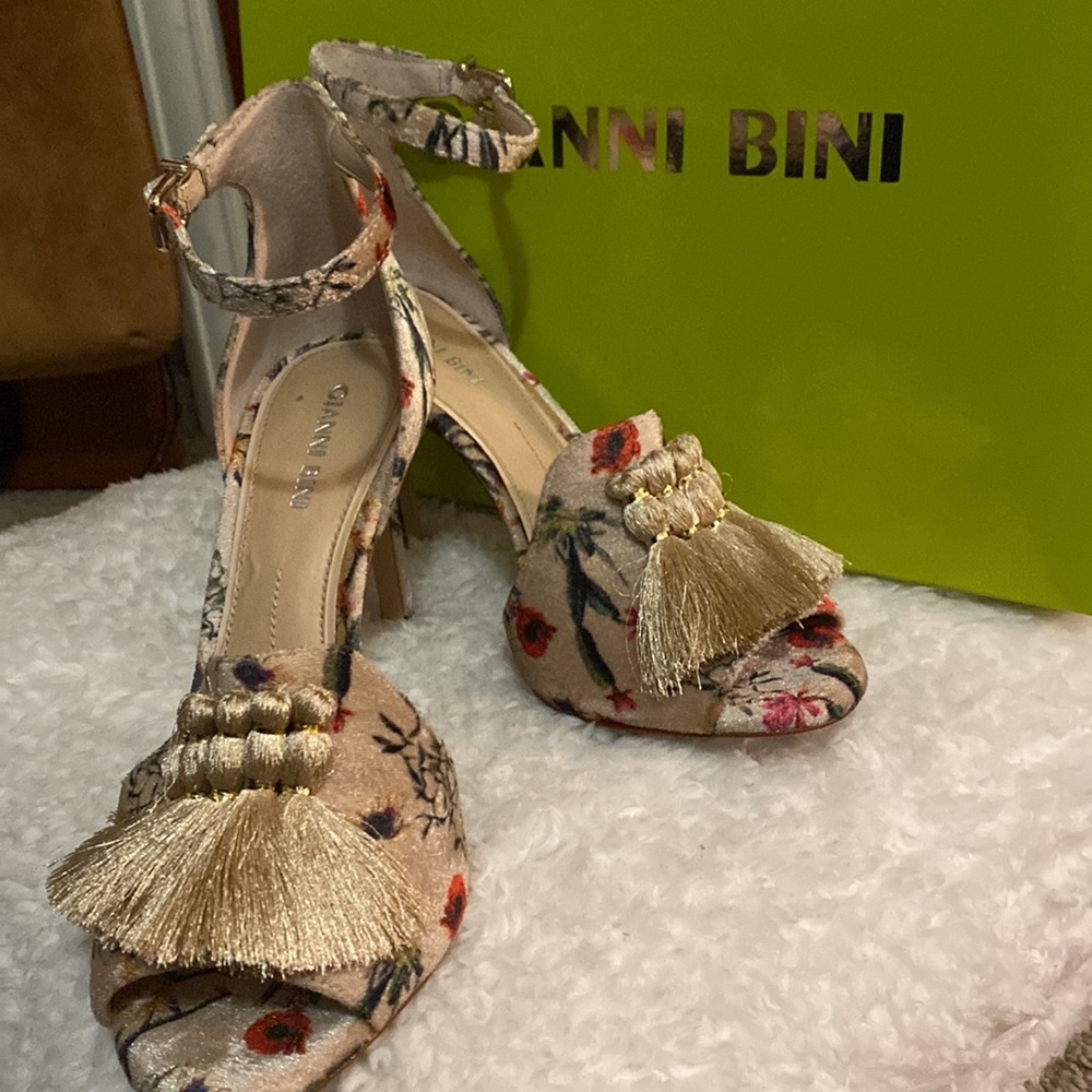 Gianni Bini heel - Picture 3 of 7